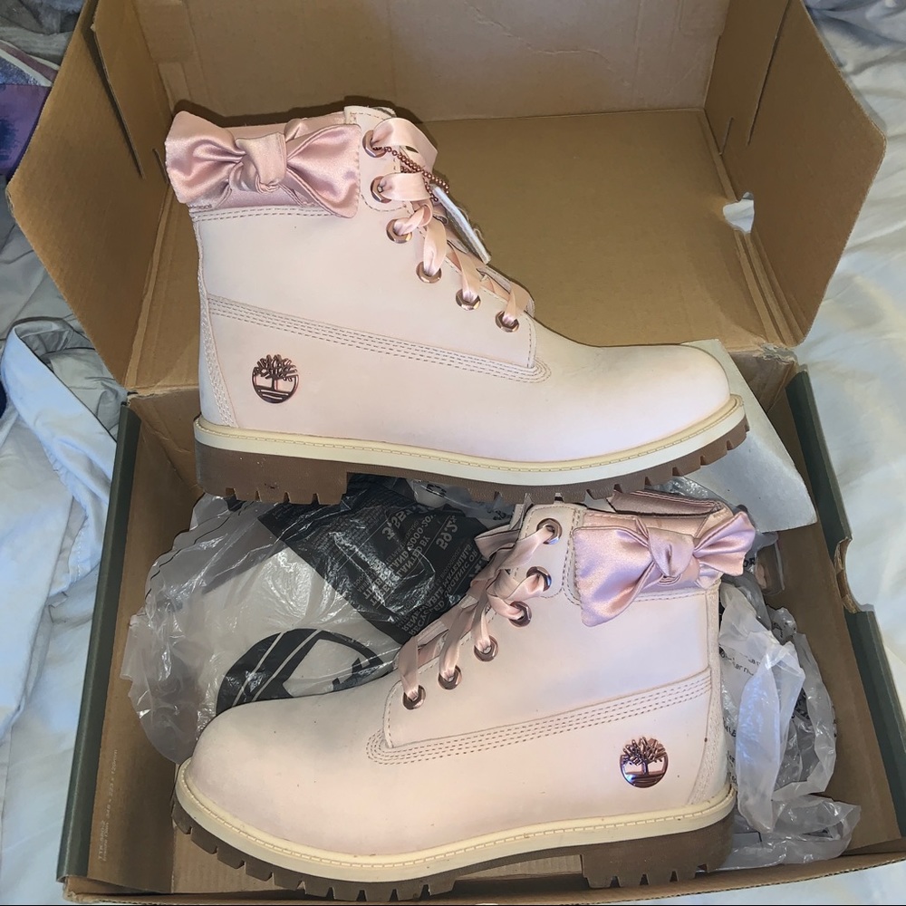 PINK TIMBERLAND BOOTS WITH BOWS